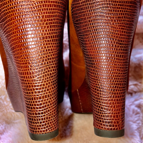 Franco Sarto Genuine Suede Platform Peeptoe - Picture 3 of 4